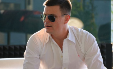 USLIKAN U ZAGRLJAJU PJEVAČICE: Vuk Kostić opet zaljubljen (FOTO)