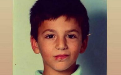 FOTKA IZ MLADOSTI JEDNOG OD NAJVEĆIH RIJALITI ZAVODNIKA: Da li ga prepoznajete?