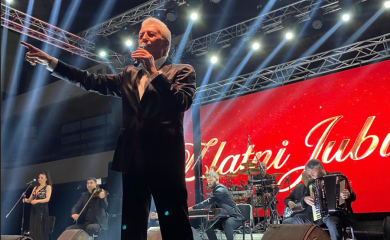 Nastavlja se slavlje povodom ZLATNOG JUBILEJA 50 GODINA KARIJERE! Miroslav Ilić počeo koncert u prepunom Spensu