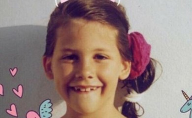 ZADRŽALA JE DOBRO POZNATI LIK: Znate li ko je pjevačica sa slike?