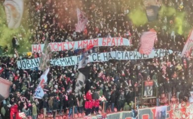 Uvrijedljiv potez „delija“: Vulgarnim transparentom prozvali Jovanu Jeremić