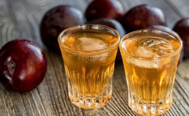 KOLIKO RAKIJICA ILI PIVA POPIJETE DNEVNO? Ova količina se u Srbiji smatra "normalnom", a povećava rizik od šloga za 76%!