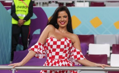 Ivana Knoll pojavila se na zabavi Leonarda DiCaprija, grlila se i pozirala s Drakeom!