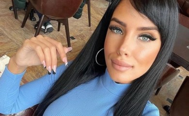 NE MORAM NIŠTA DA RADIM: Aleksandra Subotić živi na visokoj nozi