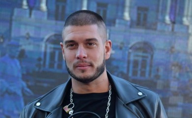 DEJAN DRAGOJEVIĆ NIJE JEDINI: Ove poznate ličnosti su aktivne na aplikaciji za upoznavanje