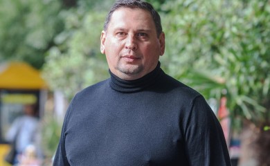 “JA SE MUČIM DA JE SKUĆIM, A ONA SE VRAĆA NJEMU!” Majin otac očajan zbog pomirenja sa Carem