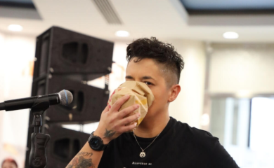 NIŠTA OD DIJETE: Marija miriše kesu od hamburgera, a Sanja Vučić navalila na ćevapčiće