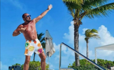 Mile Kitić u 71. godini "gori" u kupaćem!