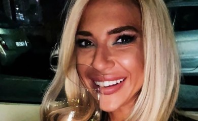 JOVANA JEREMIĆ OBJAVILA VRELE FOTKE NA KOJIMA JE POTPUNO NAGA! Voditeljka se ovako opušta, a kadrovima raspametila muškarce!