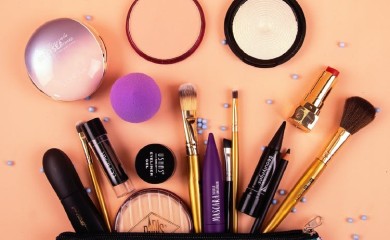 Ne bacajte u smeće: Kako popraviti razbijenu ili rastopljenu šminku?