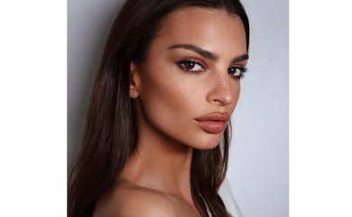 POZIRALI POTPUNO NAGI: Emili Ratajkovski i komičar Erik Andre na neobičan način ozvaničili vezu (FOTO, 18+)