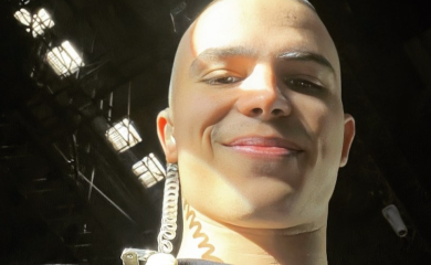 Kriterijumi ispunjeni! Voyage u novoj emotivnoj vezi sa mladom tiktokerkom