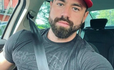 MUŠKARCI LUDE ZA NJOM, A ŽENE ZA NJIM! Ovo je BRAT NAŠE POZNATE PJEVAČICE