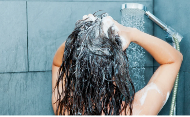 Ispirate kosu hladnom vodom? Evo odgovora je li to dobro ili ne