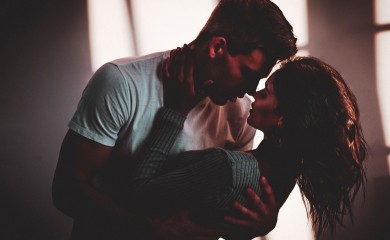 Ne mogu da žive bez seksa: Ova tri horoskopska znaka vole da imaju kontrolu u krevetu