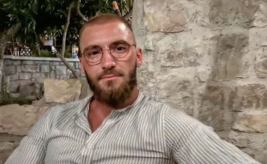 ANĐELIN BIVŠI ULAZI U ZADRUGU DA JOJ POMRSI KONCE? Mensur stigao u Beograd i odmah uradio JEDNU STVAR, šuškanja su sve GLASNIJA