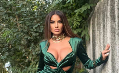 OKRENULA SE I SNIMALA TANGE KRUPNO: Sindi BEZ CENZURE snimala ono NAJVRELIJE na njoj VIDEO 18+