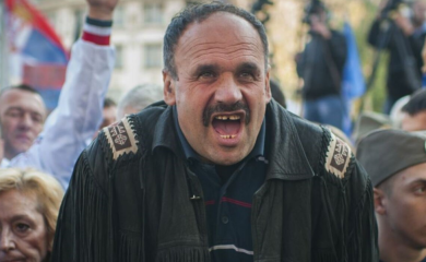 Svira harmoniku u bendu: Zmaj od Šipova prinuđen pronaći dodatni posao (FOTO)