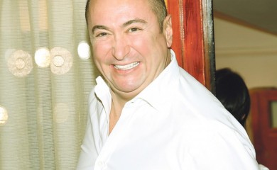 Napravili Đaniju krunu od EVRIĆA, a za pjesmu uzeo HILJADE €, gurali mu pare i u CIPELE!