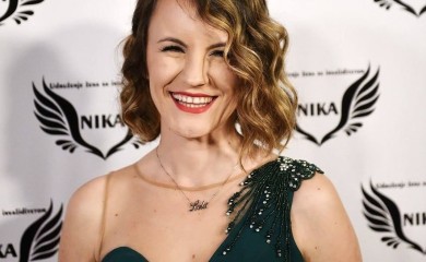 Moj dan počinje kad LOLA kaže, ona me je izvukla iz najtežih dana