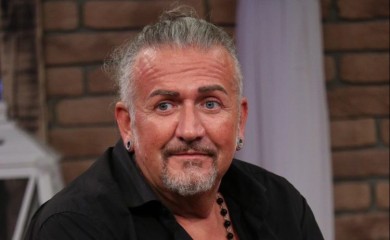 MACA URNISAO NAŠEG PJEVAČA I NJEGOVU ŽENU: Objavio njihovu fotku pa ih UPOREDIO SA ŽIVOTINJAMA