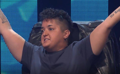 SAŠA POPOVIĆ NAM DAJE HONORARE U DRVIMA: Marija Šerifović nasmijala publiku, evo kako se ostali griju ove zime