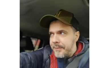 Bojan Tomović u bolnici: Pjevaču se naglo pogoršalo stanje, morao da potpiše ugovor da se neće ubiti