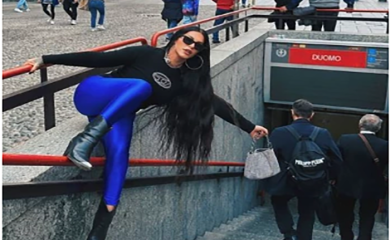 LJUDI SE ČUDE I KRSTE! Seka Aleksić visi na SRED ULICE, nastavlja PROVOKATIVNO ponašanje: "Majka si dvoje dece!"