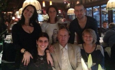 PRODAJE GOLOTINJU NA SAJTU ZA ODRASLE, EVO ŠTA JOJ KAŽU RODITELJI!