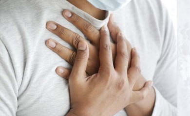 IMATE 10 SEKUNDI: Ovako ćete sami sebi SPASITI ŽIVOT u slučaju srčanog udara