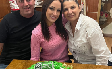 ALEKSANDRA PRIJOVIĆ PROSLAVILA ROĐENDAN USKROMNOM DOMU!