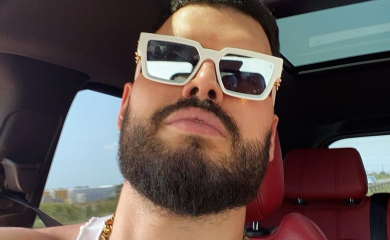 Ima vozni park od pola miliona eura: Adam Adaktar pokazao svu svoju bahatost, evo gdje se bez griže savjesti parkirao!