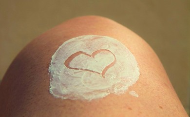 Zima i jeste: Iskoristite bademe i jogurt umjesto skupih krema za suvu kožu