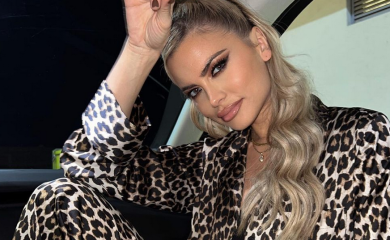 MILICI SPAO BADEMANTIL, PA JOJ IZVIRILE BUJNE GRUDI: Kamere snimile pjevačicino najeksplicitnije izdanje