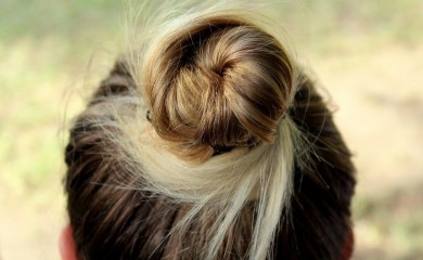 Neće vam oduzeti mnogo vremena: Jednostavni trikovi za stilizaciju punđe