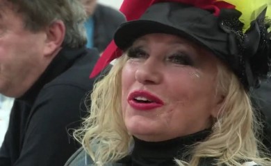 U jednoj ruci MIKROFON u drugoj FLAŠA! Nada Topčagić ZAPALILA MREŽE - Napravila atmosferu ZA PAMĆENJE!