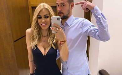 BODRILA ORLOVE SA TRIBINA, PA SE SKINULA I ODUVALA SVE!