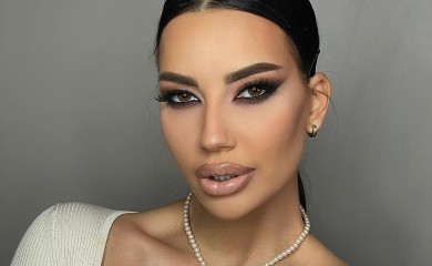 Pjevačica sa početka karijere se izoperisala, pa sebe nazvala "LUTKOM", a ovo je njeno pravo lice!