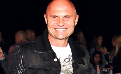 NEĆETE GA PREPOZNATI: Ovako Aleksandar Mili izgleda sa kosom do ramena