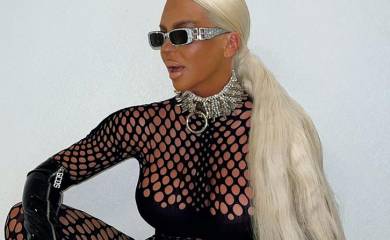 KARLEUŠA NA BINU IZAŠLA U TANGICAMA: Pjevačica raspametila muškarce