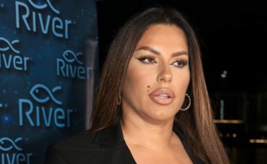 Kao u dobra stara vremena: Seka Aleksić zamiješala kukovima u pripijenoj haljini