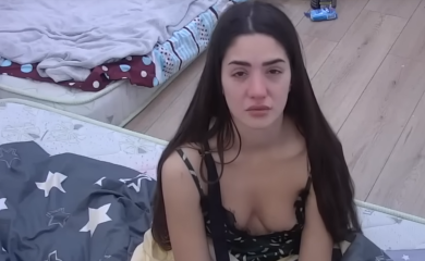 ANĐELA SE JAVNO OBRATILA RODITELJIMA: Gledala u kameru i ronila suze