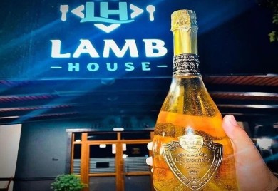 Lussory: Glamurozni Gold Wine 24K, prvo bezalkoholno halal vino u BiH i regiji