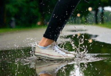 Kako da vam patike ostanu suve i po kiši: Ovaj trik će vas oduševiti