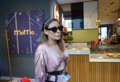 ŠLIC DO KUKA I GOLE BUTINE: Ana Nikolić objavila video iz auta - dizala noge na sjedište, pa ih izbacila KROZ PROZOR!