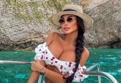 OBJAVILA SNIMAK IZ ORDINACIJE Maja Marinković opet na remontu, radila grudi, oči, usne, jagodice, nos, a sad izgleda ovako