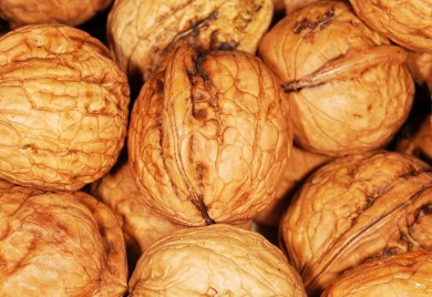 Sjajan trik: Očistite orahe bez muke