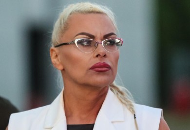 MARIJA KULIĆ SE SKINULA, JEDVA OBUZDALA BUJNO POPRSJE!!!