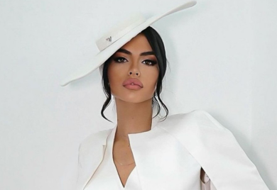 BIVŠA DAMIRA DŽUMHURA SE SNIMALA IZ SVIH UGLOVA: Dejana pokazala zanosne obline nakon porođaja