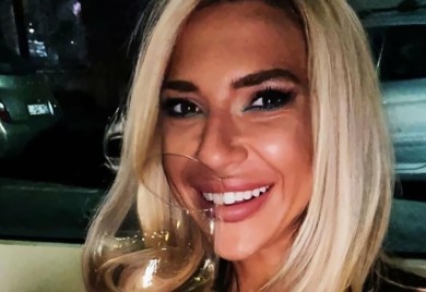 JOVANA JEREMIĆ OBJAVILA VRELE FOTKE NA KOJIMA JE POTPUNO NAGA! Voditeljka se ovako opušta, a kadrovima raspametila muškarce!